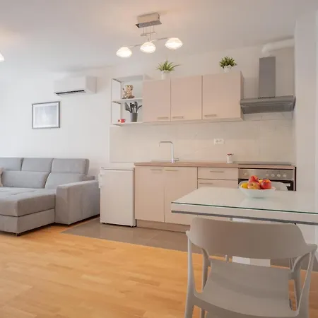 Luxury Solinka With Private Parking