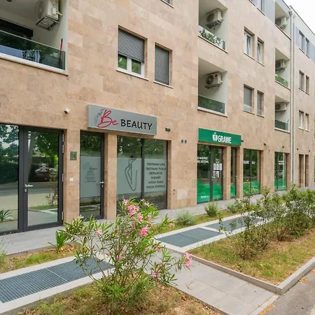 Luxury Solinka With Private Parking شقة *