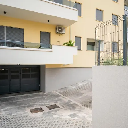 Luxury Solinka With Private Parking شقة